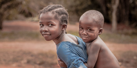 Esteban Tapella, a meeting of glances (Cameroon, Africa)