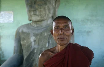 Buddha statue by Martin Seeliger with a calm expression in Myanmar
