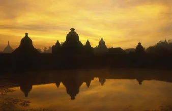 Photo art by Martin Seeliger: temple in Myanmar, gentle reflection in the water