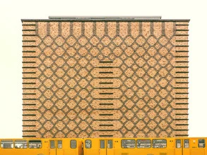 Fotokunst von Klaus Lenzen: Stadtbahnfahrt durch eine lebendige urbane Landschaft.