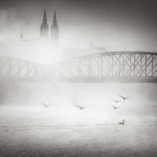 Fotokunst von Ronny Behnert: Morgendämmerung über der Bazilika in Prag