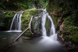Photo art by Markus Van Hauten: a calm waterfall surrounded by green trees in the Allgäu