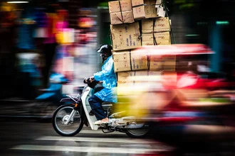Photo art by Jörg Faißt: busy street scene in Hanoi during rain