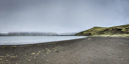 Frostastaðavatn in Iceland: calm water surface shrouded in fog