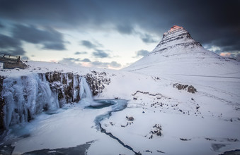 Markus Van Hauten, The first rays of sunlight - Iceland, Europe)