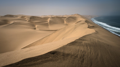 Dennis Wehrmann, The long wall - Sandwich Harbour - Namibia, Africa)