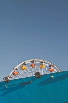 Photo art by Thomas Neukum: Ferris wheel against a clear sky in Los Angeles