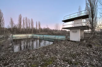 Photo art by Christian Ditsch: abandoned swimming pool with a calm atmosphere