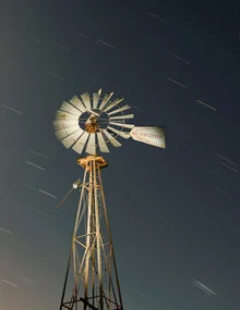 Photo of a wind pump beneath a clear starry sky in the Karoo night