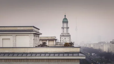 Fotokunst von Ronny Behnert: stimmungsvolle Aufnahme der Frankfurter Allee in Berlin