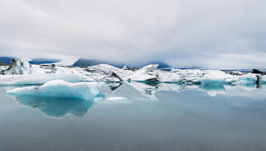 Daniel Schoenen, Gletschersee - Iceland, Europe)