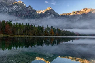 Fotokunst von Günther Reissner: ruhiger Morgen über einem Bergsee in Österreich