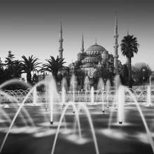 Fotokunst von Ronny Behnert: blaue Moschee mit Minaretten in Istanbul