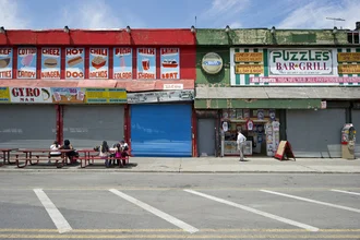 Fotokunst von Daniel Schoenen: bunte Straßenszene in Brooklyn