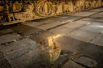 Fotokunst von Sebastian Rost: ruhige Stadtansicht von Potsdam mit Spiegelung im Wasser.