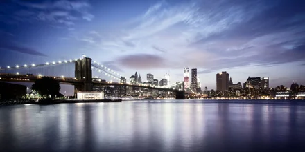 Fotokunst von Ronny Ritschel: Brooklyn Bridge bei Sonnenuntergang über dem East River