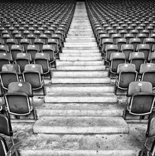 Landschaftsaufnahme im Olympiastadion Berlin mit leeren Sitzplätzen