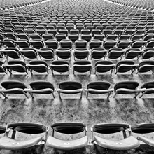 Fotokunst von Alexander Kraft: Freie Platzwahl im Olympiastadion mit sportlicher Atmosphäre