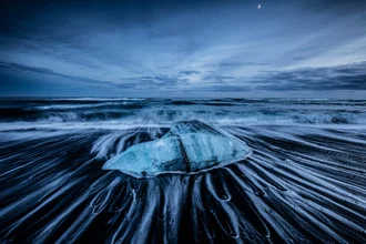 Photo art by Markus Van Hauten: dramatic ice landscape in Iceland with stormy sea.