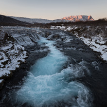 Dennis Wehrmann, Langzeitbelichtung Bruarfoss auf Island zum Sonnenuntergang - Island, Europa)