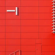 Fotokunst von Klaus Lenzen: minimalistische Wand mit klaren Linien und sanften Farben