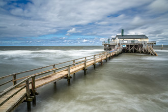 Stefan Schurr, coastline with runway and wooden house