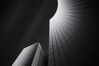 Photo art by Martin Schmidt: black and white shot of a modern skyscraper in Frankfurt