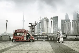 Beautiful photo art by Rob van Kessel: lively scene at the Bund in Shanghai