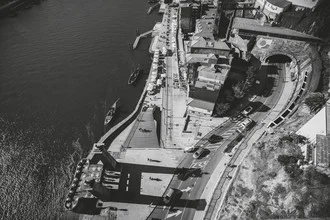 Photo art by Oana Popa: lively city scene with traffic and pedestrians in Porto