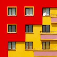 Farbenfrohes Fotokunstwerk mit minimalistischer Architektur und symmetrischem Design