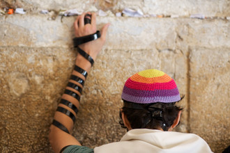Miro May, Hakotel