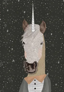 Wandbild von Amalia Restrepo: verspieltes Einhorn unter einem sternenübersäten Himmel