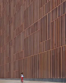 Photo art by Roc Isern: a wall exuding urban charm in Barcelona