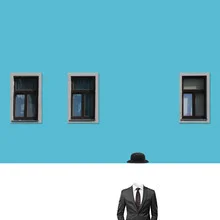 Illustration von Caterina Theoharidou: Fenster und Fassade in sanften Farben