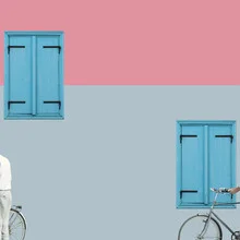 Wandbild von Caterina Theoharidou: stilvolle Illustration eines Fahrrads vor einem Haus