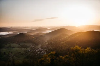 Sunrise over Wegelnburg with gentle colors and a calm atmosphere