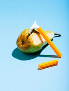 Photo art by Stéphane Dupin: minimalist arrangement of a pear on a table