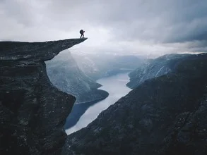 Am Abgrund - fotokunst von Dominic Lars