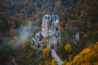 Photo by Asyraf Syamsul: Dreamy Eltz Castle in an autumn landscape