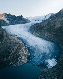 Fotokunst von Frederik Schindler: ruhiger Blick auf einen Gletscher in der Schweiz
