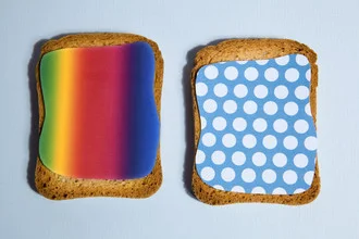 Fotokunst von Loulou von Glup: bunten Toast-Muster in fröhlichen Farben