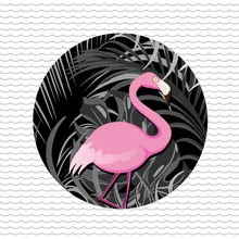 Illustration eines tropischen Flamingos umgeben von bunten Blumen.