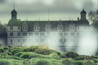 Double exposure of Neuhaus Castle in Paderborn with moss-covered ground.