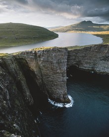 Jan Keller, Lake above the Atlantic Ocean (Faroe Islands, Europe)