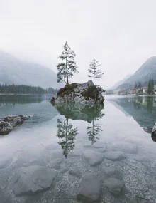 Photo art by Quentin Strohmeier: calm reflection of the Hintersee in nature