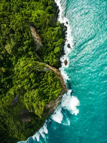 Photo art: Aerial view of Thailand's coastline with rocks and clear water.