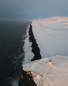 Fotokunst von André Alexander: Sonnenaufgang über dem Strand von Vik in Island
