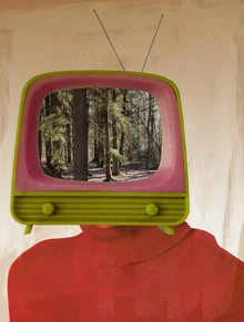 Fotokunst von Marko Köppe: surreale Komposition mit TV-Kopf und Collage-Elementen