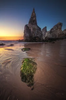Wunderschöne Aufnahme von Praia da Ursa in Portugal während des Sonnenuntergangs