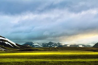 Icelandic morning: soft colors and tranquil landscape